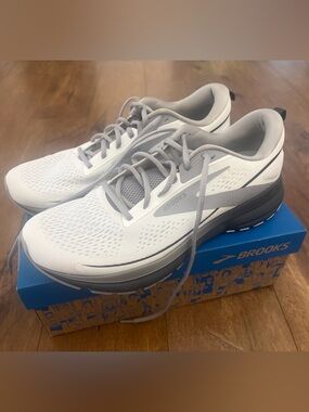 BROOKS Trace 3 Cushioned Neutral (White & Grey) Men's Running Shoes Size 12